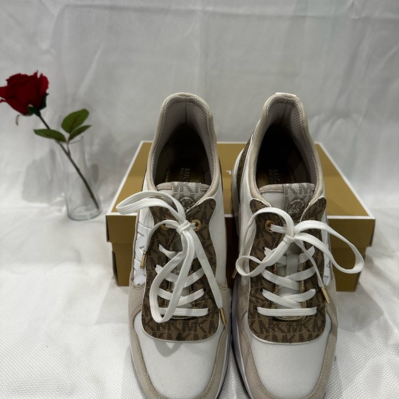 Muse Mesh and Logo Trainer size 9.5 - Picture 3 of 10